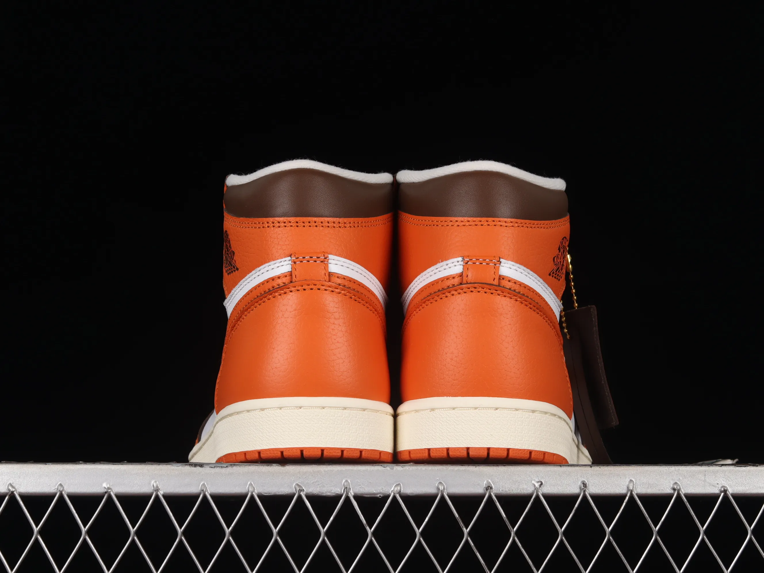 All categories Air Jordan Jordan series basketball shoes Air Jordan 1 High Pure original version Air Jordan 1 High OG "Starfish" AJ1 Joe 1 Hermes Orange high-top basketball shoes DO9369-101